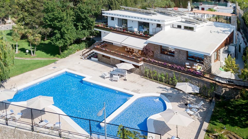 Facade/entrance, Bird's eye view, Garden, Swimming pool