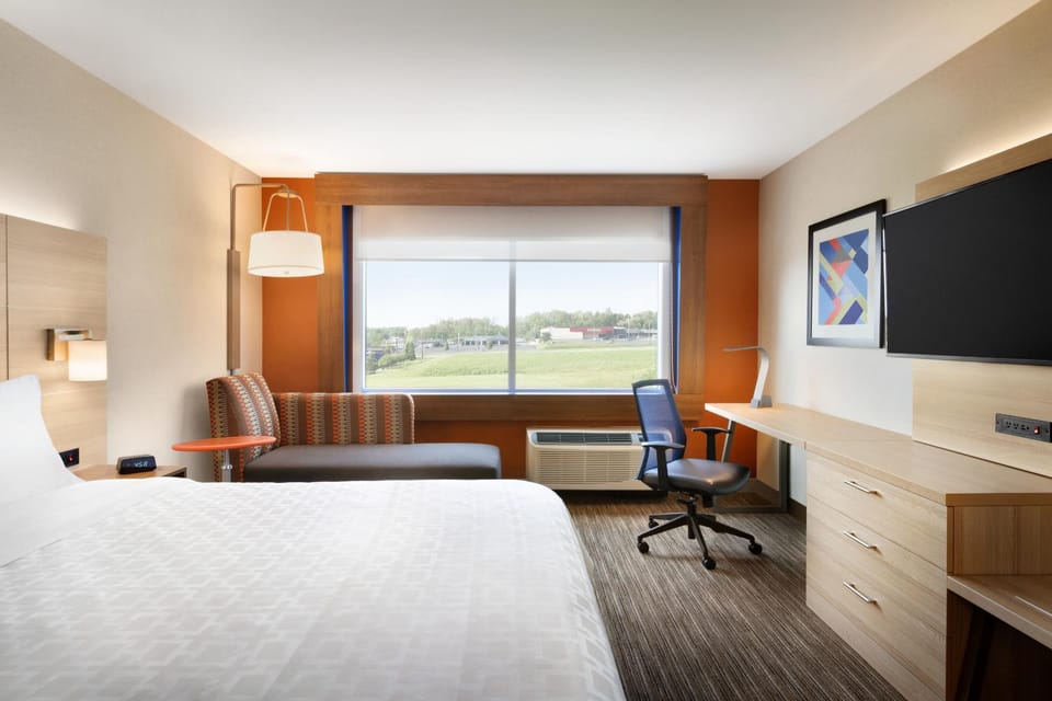 Bed, TV and multimedia, Bedroom, hair dresser