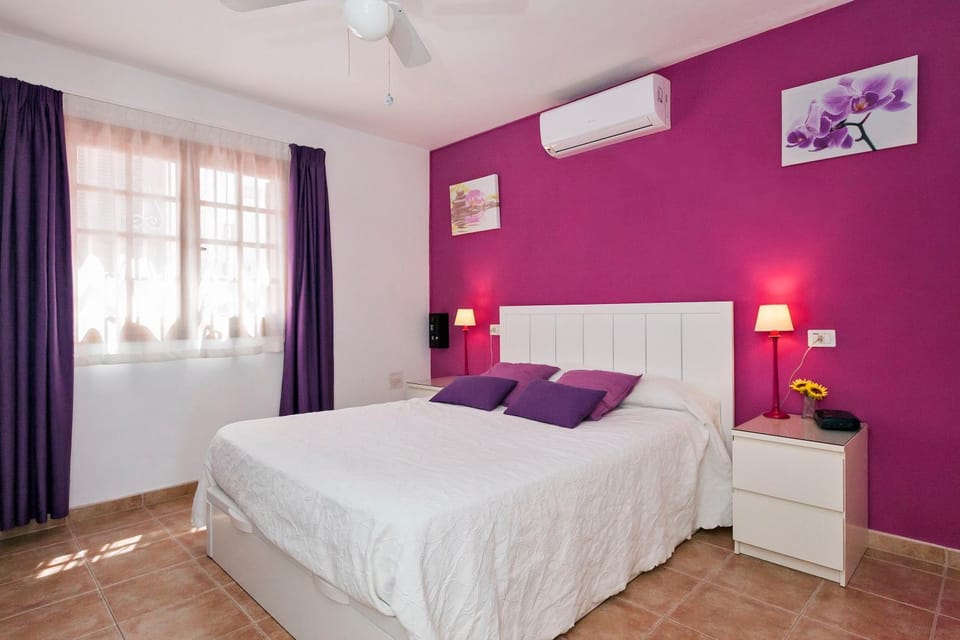 Bed, Photo of the whole room, air conditioner