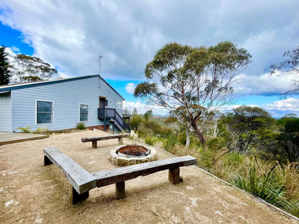 Property building, Garden, View (from property/room), Seating area, Garden view, Mountain view