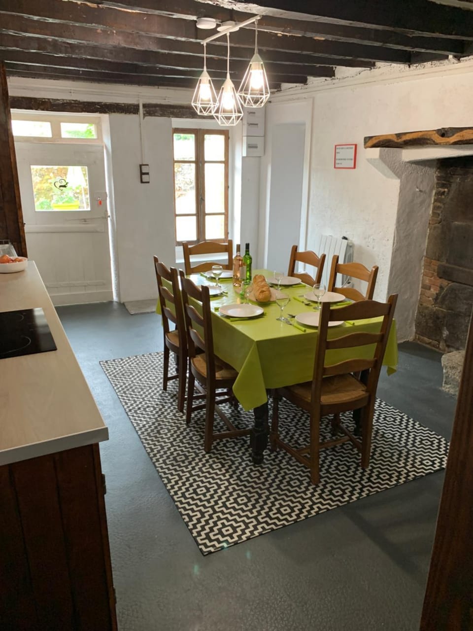 Kitchen or kitchenette, Photo of the whole room, Dining area