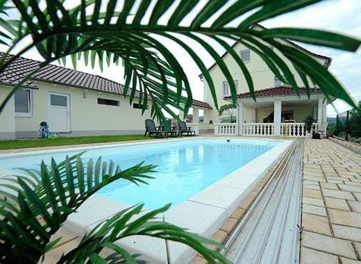 Swimming pool, Swimming pool