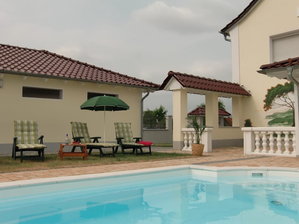 Swimming pool, Swimming pool