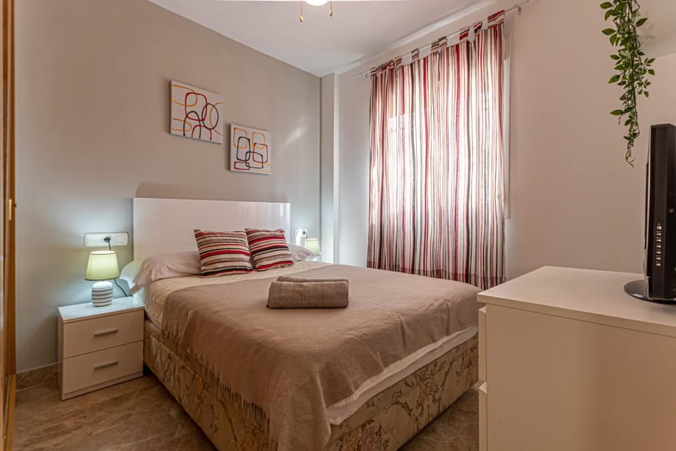 797 Holiday Rentals- Duplex para 7 en la carihuela a 1 min de la playa Apartment in Torremolinos