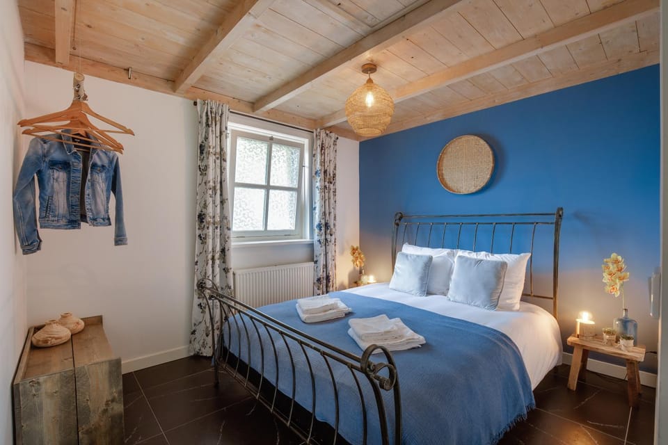 Bed, Photo of the whole room, Bedroom, towels, wardrobe