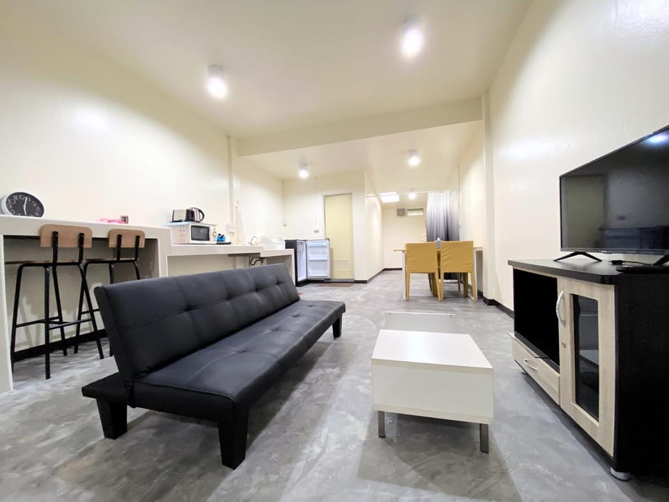 TV and multimedia, Kitchen or kitchenette, Seating area, Dining area, minibar, oven