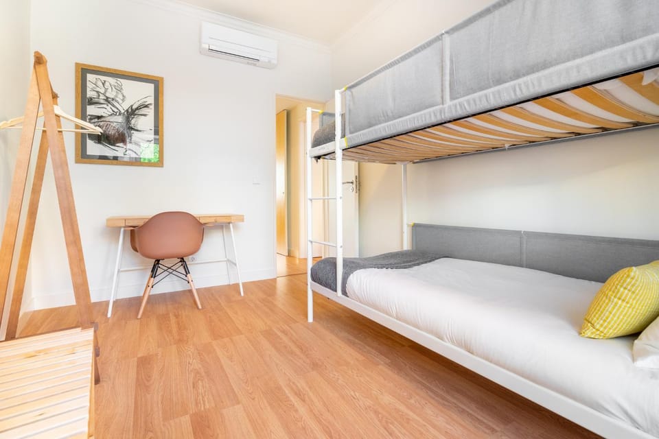 Bedroom, bunk bed