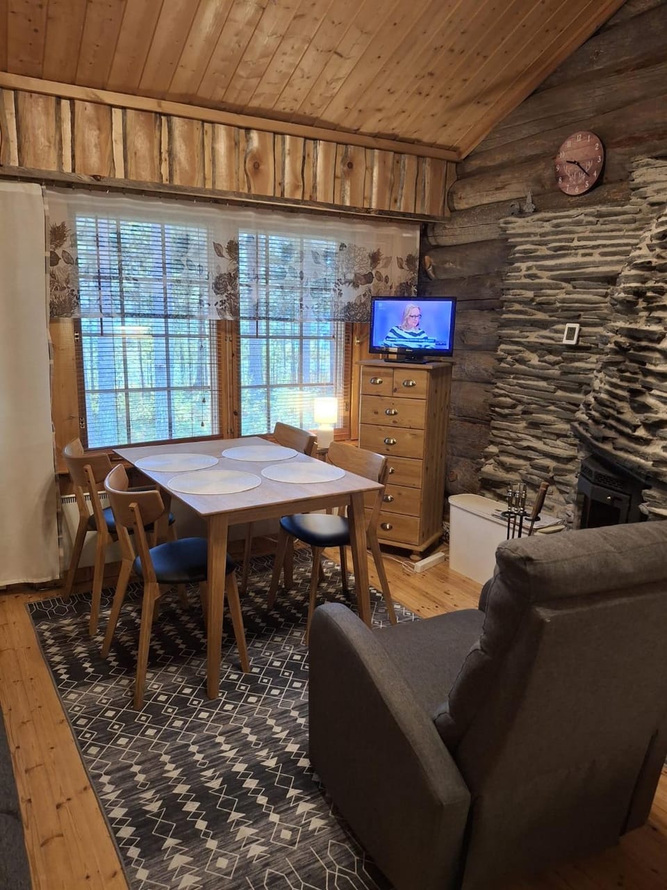 Living room, Dining area, fireplace