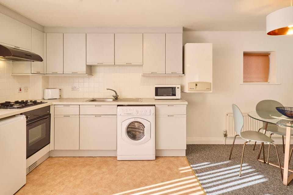 Kitchen or kitchenette, Dining area, minibar, pet friendly, stove, toaster, washing machine