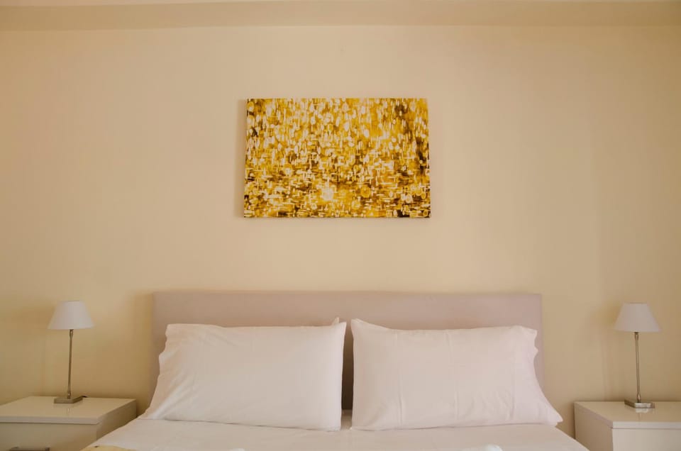 Bed, Photo of the whole room, Decorative detail, Bedroom