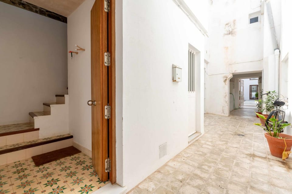 Property building, Off site, Street view