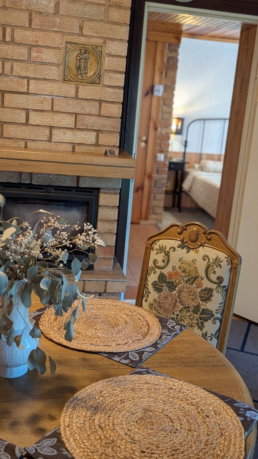 Seating area, Dining area