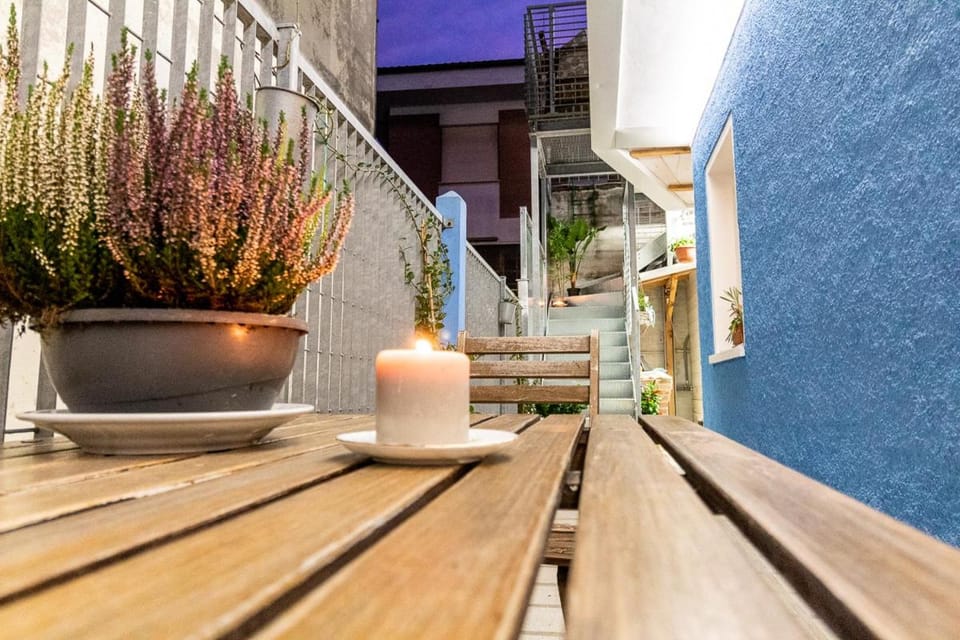 Patio, Facade/entrance