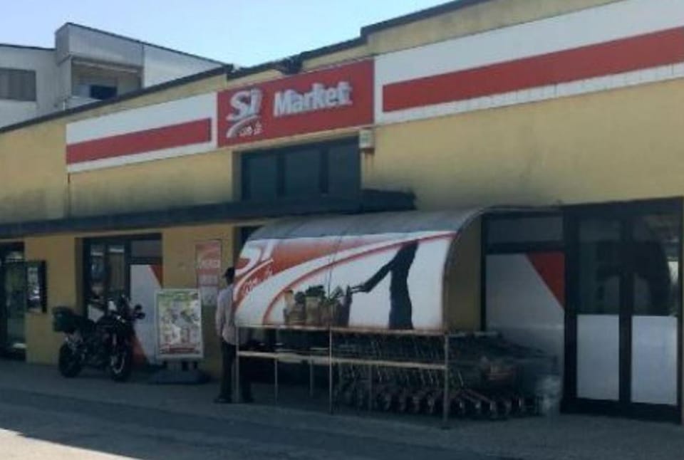 Supermarket/grocery shop