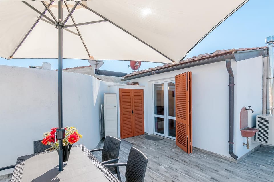 Property building, Balcony/Terrace