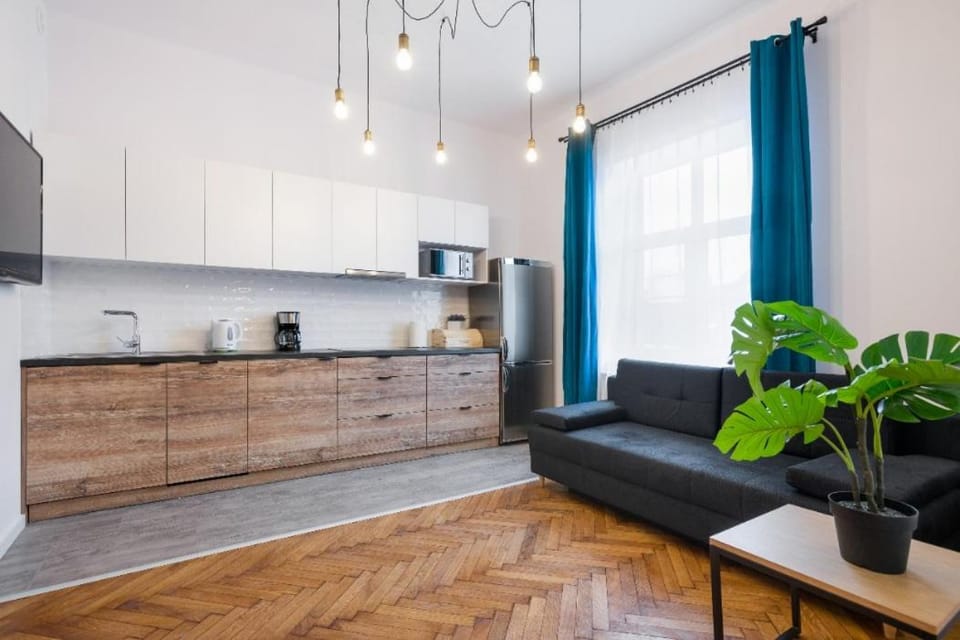 Coffee/tea facilities, Kitchen or kitchenette, Living room, Seating area