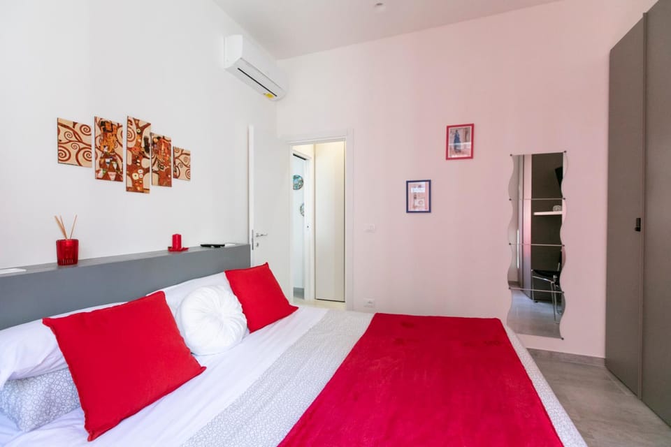 Bed, Photo of the whole room, Bedroom, wardrobe, air conditioner