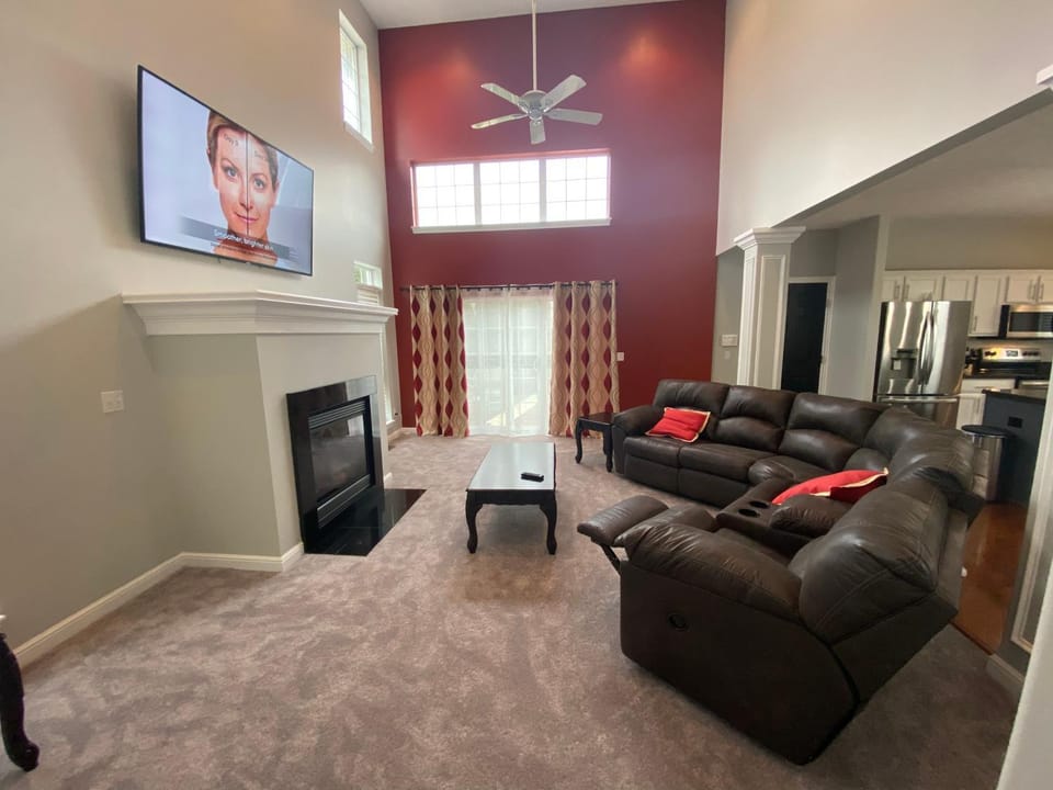 Communal lounge/ TV room, TV and multimedia, Kitchen or kitchenette, Living room, Evening entertainment