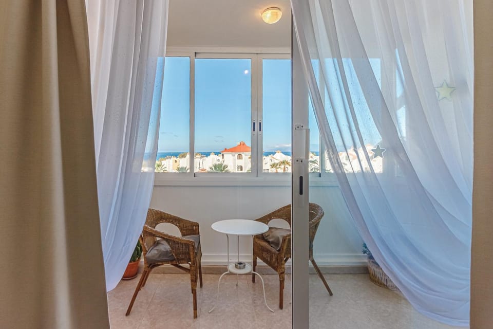 City view, Sea view