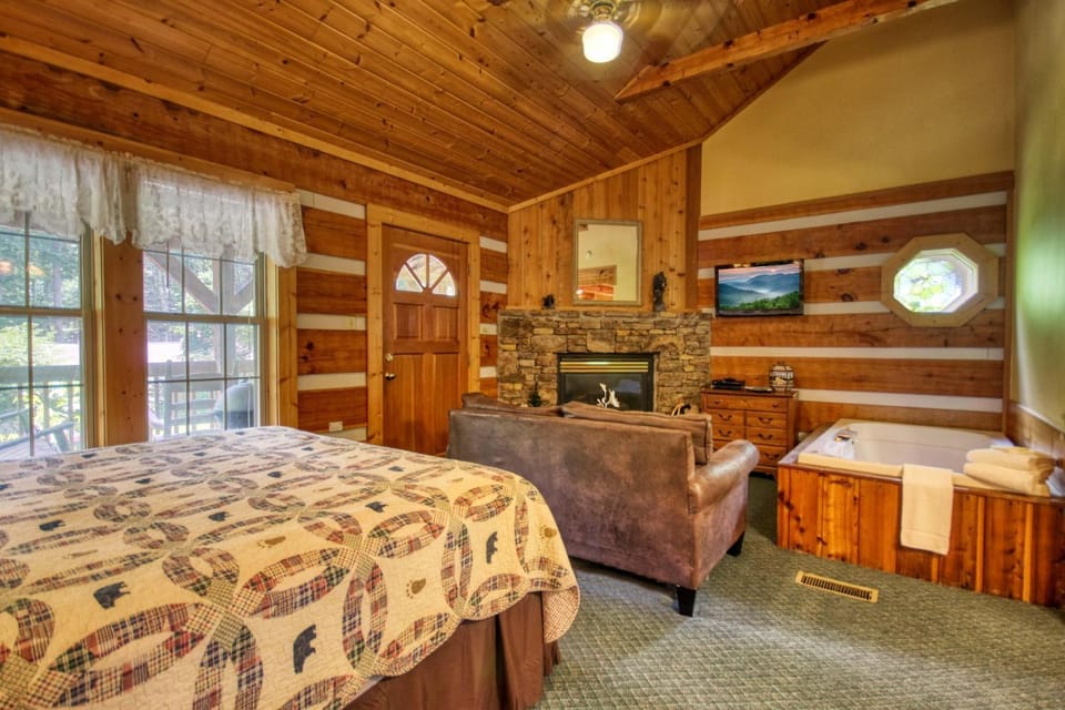 Cuddle Inn #1529 House in Gatlinburg