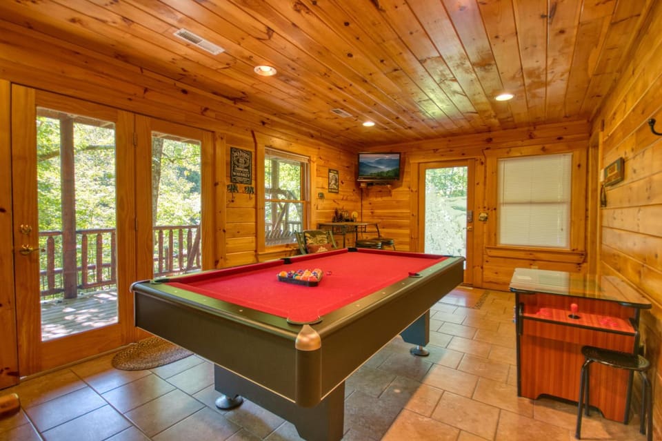 Browns Bear Den #235 House in Gatlinburg