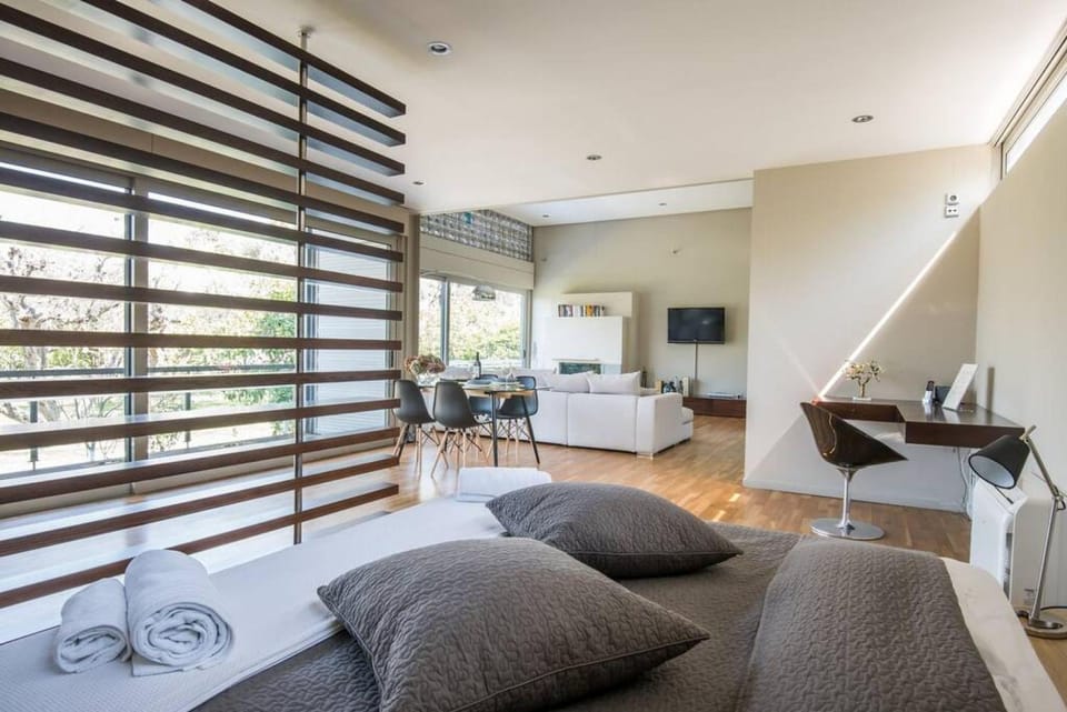 Bed, Living room