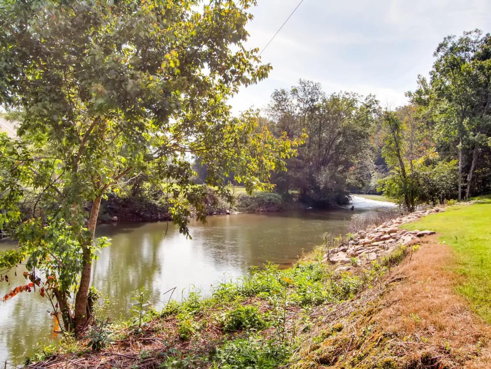 River Romance #2328 House in Pigeon Forge
