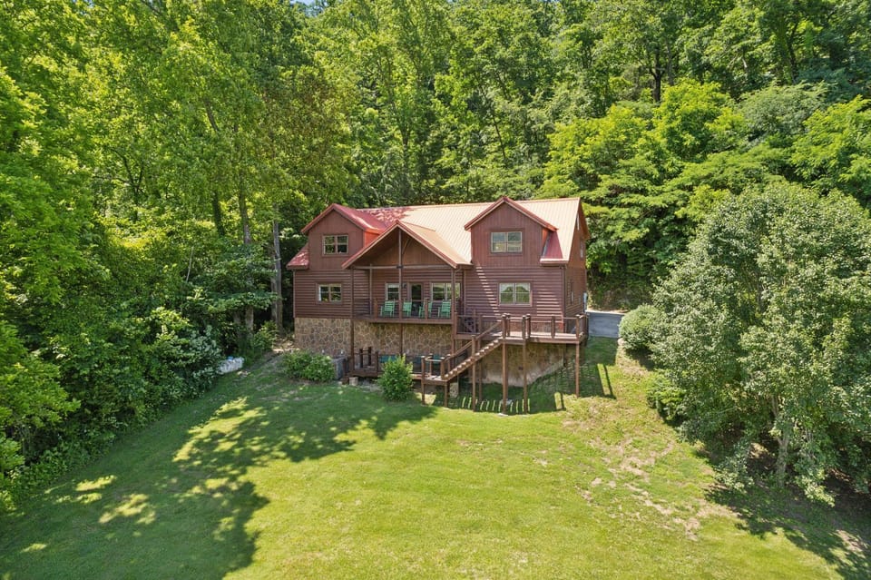 Mystical Creek Pool Lodge #600 House in Cosby