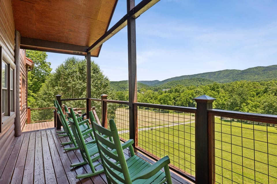 Mystical Creek Pool Lodge #600 House in Cosby
