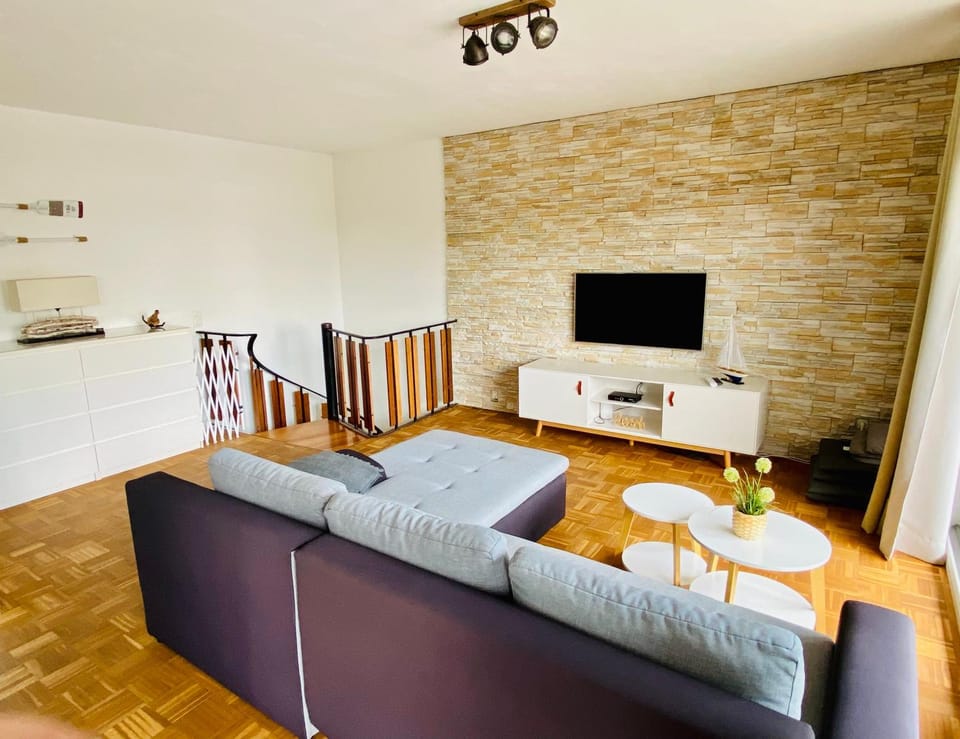 Communal lounge/ TV room, TV and multimedia, Living room, Photo of the whole room, Seating area, Evening entertainment, locker