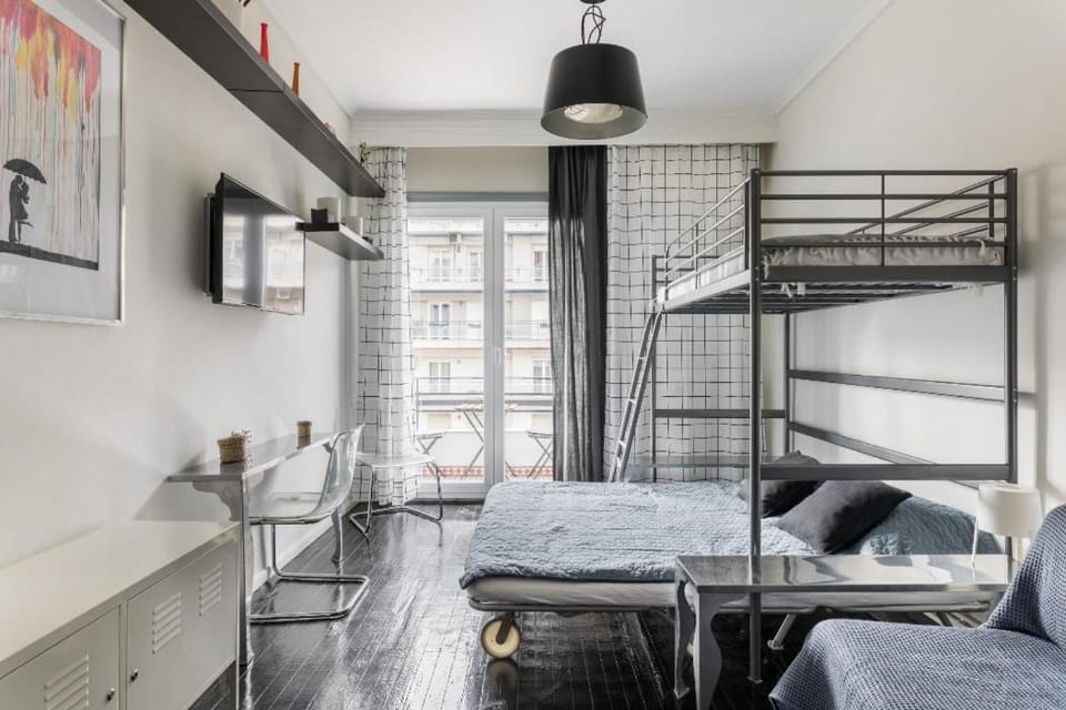 Bed, TV and multimedia, Living room, Photo of the whole room, Seating area, Bedroom, bunk bed