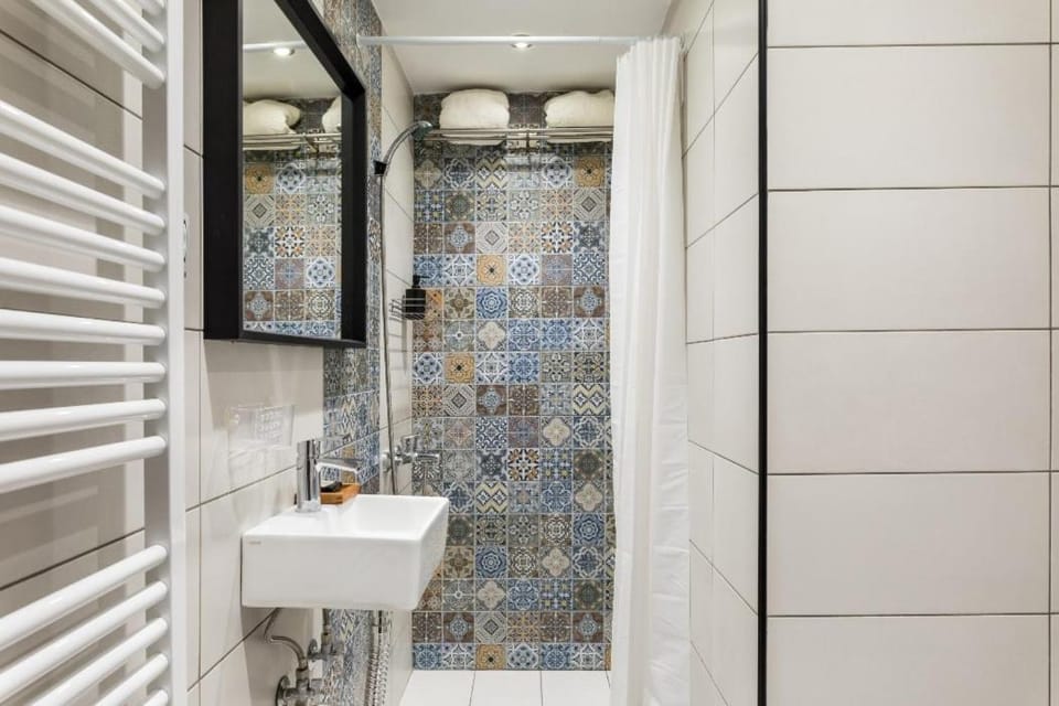 Shower, Bathroom, towels