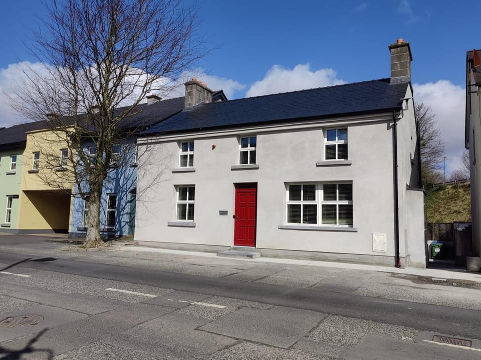 Property building, Facade/entrance, Neighbourhood, Street view