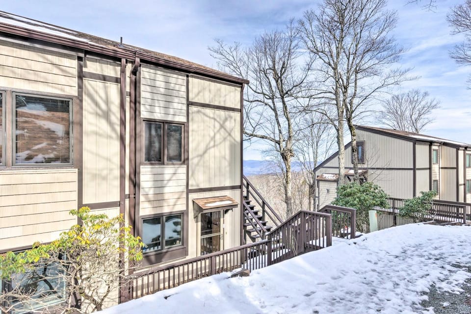 Close to Hiking & Golf! Beech Mtn Retreat House in Beech Mountain