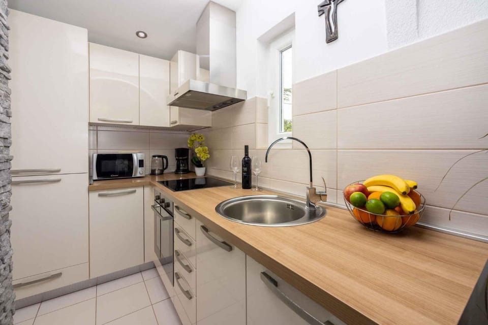 Apartment in Selce 39356 Apartment in Primorje-Gorski Kotar County