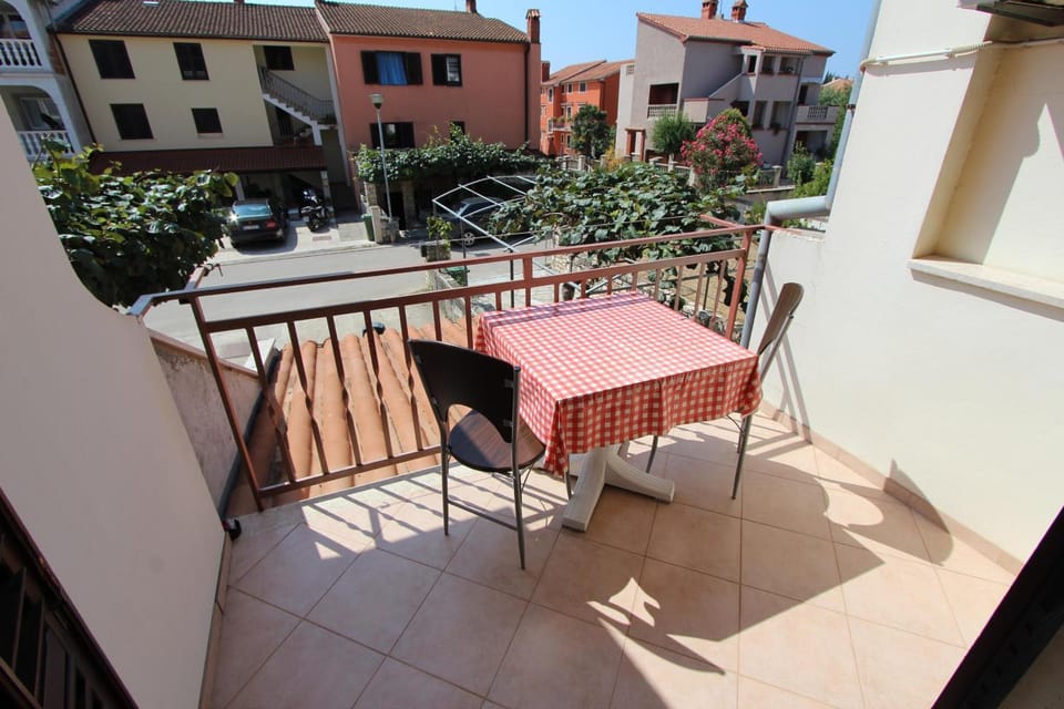 Balcony/Terrace, Street view