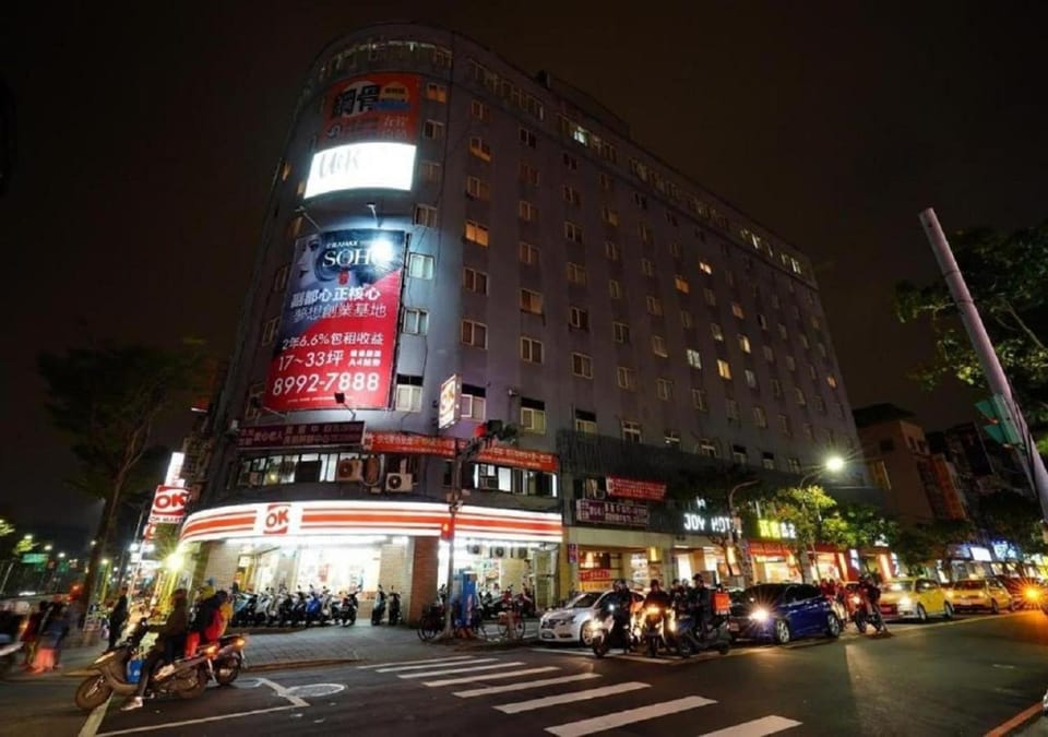 Property building, Nearby landmark, Neighbourhood