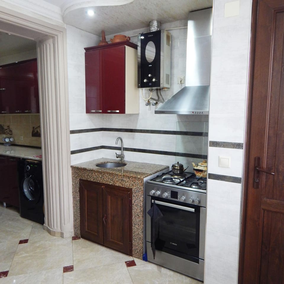 Kitchen or kitchenette, Communal kitchen