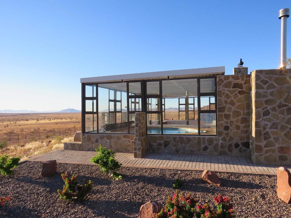 Property building, Restaurant/places to eat, Natural landscape, Lounge or bar, Seating area, Landmark view, Swimming pool