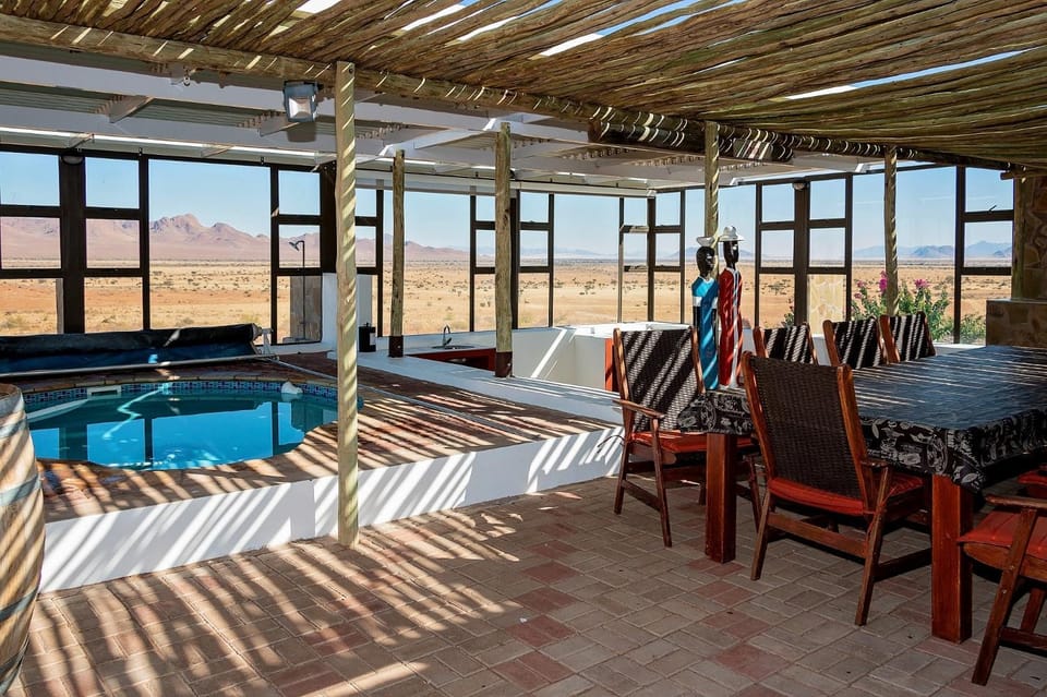 Seating area, Dining area, Landmark view, Swimming pool, kitchen