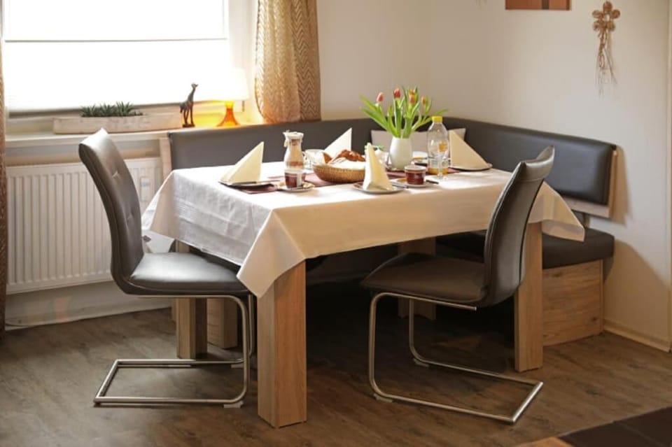 Dining area, Food