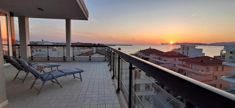 Solarium, Balcony/Terrace, Sea view, sunbed