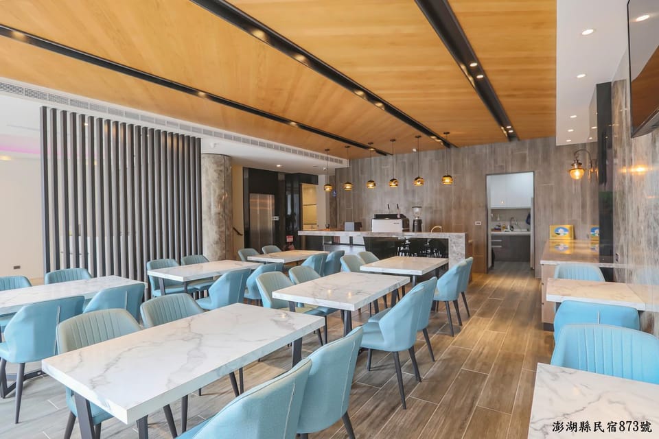 Restaurant/places to eat, Living room, Banquet/Function facilities, Seating area