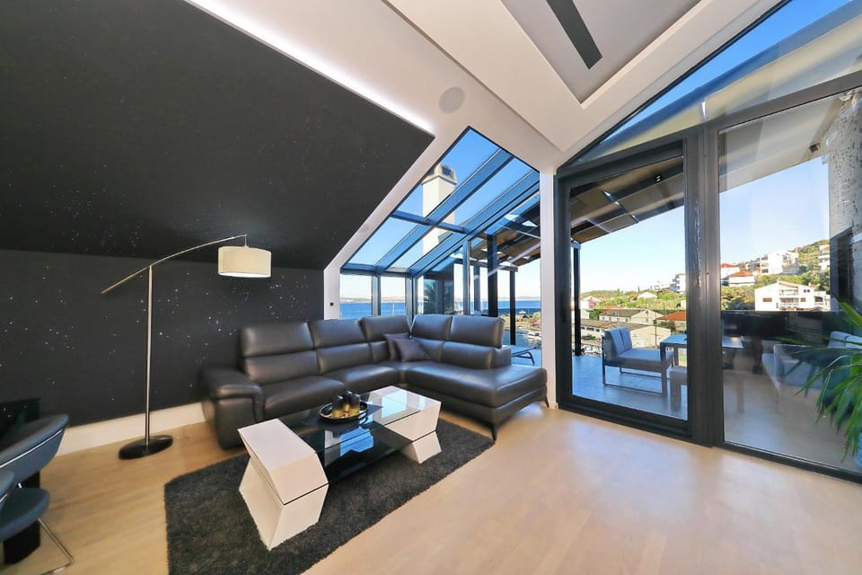 Patio, Day, View (from property/room), Balcony/Terrace, Living room, Seating area