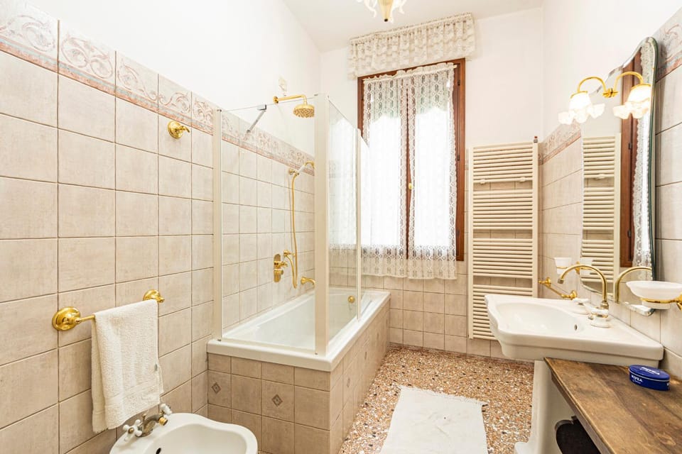 CASA VESCOVO, free Wi-Fi near San Marco Square Apartment in Venice