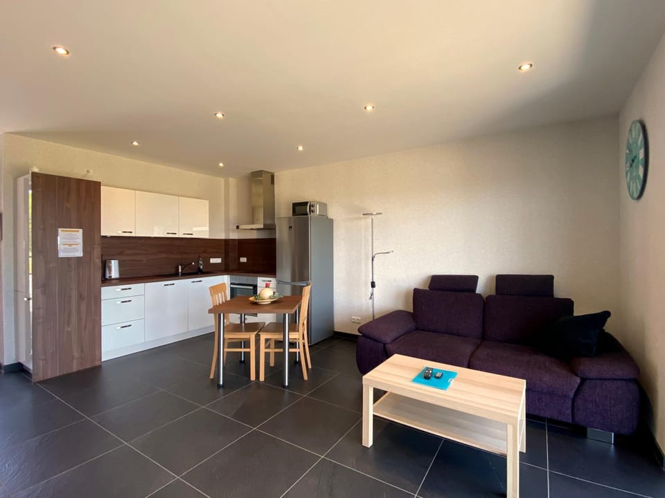 Kitchen or kitchenette, Living room, Seating area, Dining area