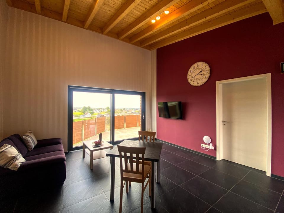 TV and multimedia, Living room, Seating area, Dining area, Evening entertainment