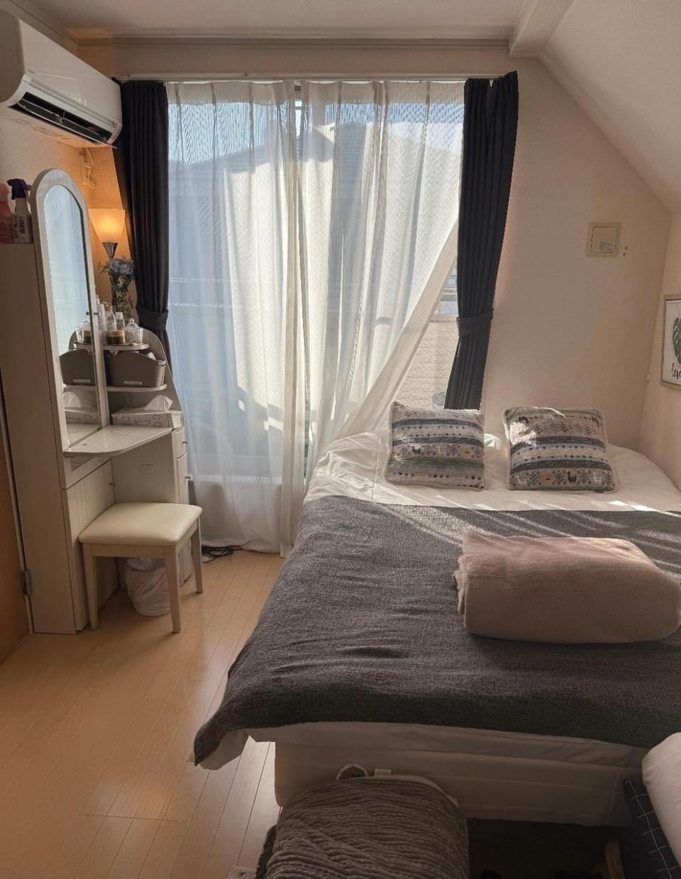 Bed, Bedroom, air conditioner