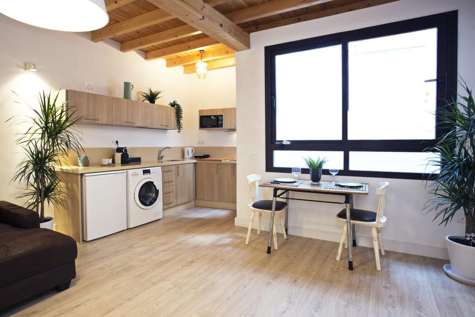 Kitchen or kitchenette, Seating area