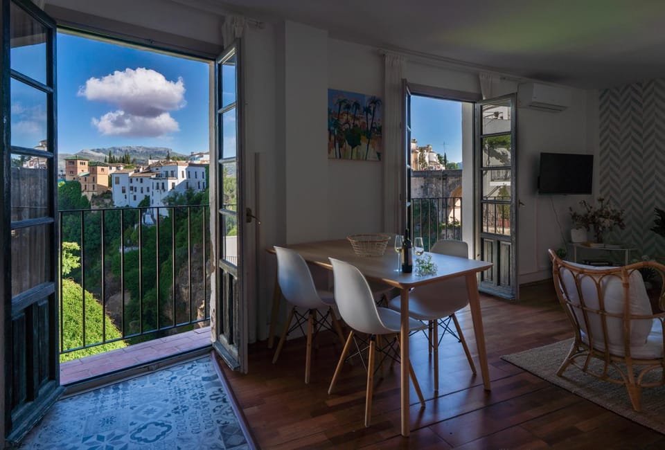 Day, TV and multimedia, View (from property/room), Balcony/Terrace, Living room, Seating area, Dining area